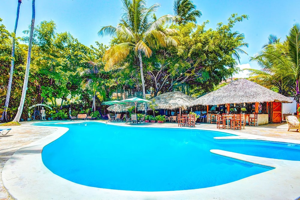 Los Corales Tropical Beach Resort & SPA