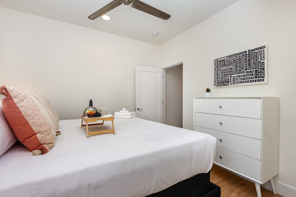 Citrine-private Patio & Balcony-near Germantown