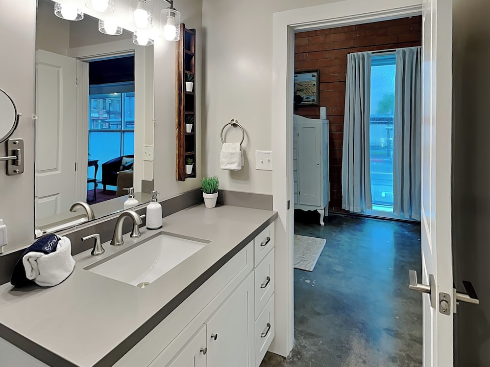 Tremont Meilleur 104 by Ryson Vacation Rentals
