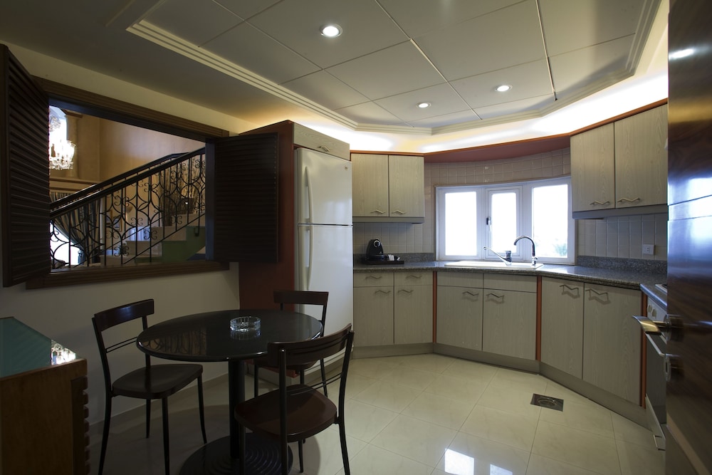 Lahoya Suites