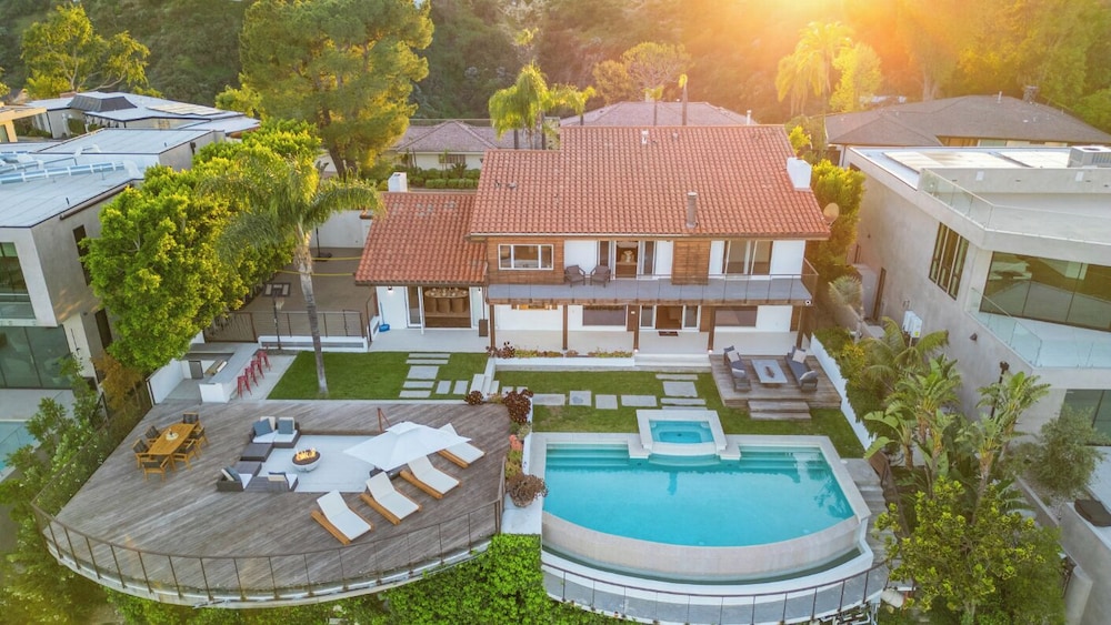 Stradella View - Bel-air Oasis w/ Infinity Pool & Stunning Panoramic Views
