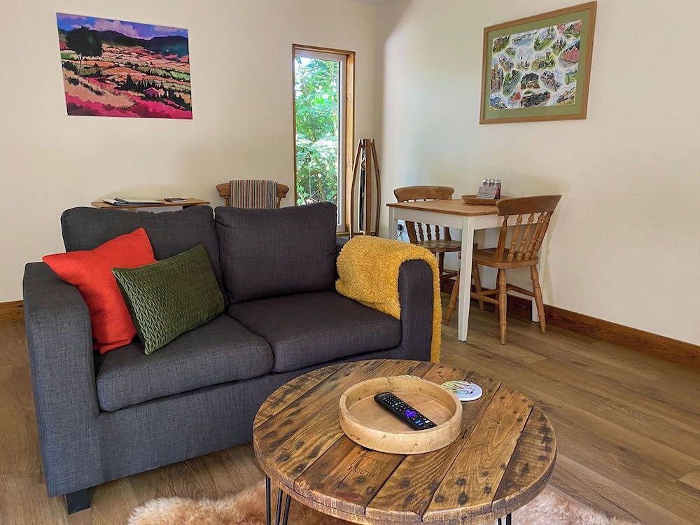 Hayne Barn Estate - Private Estate : 6 Eco Lodges - 1 Studio