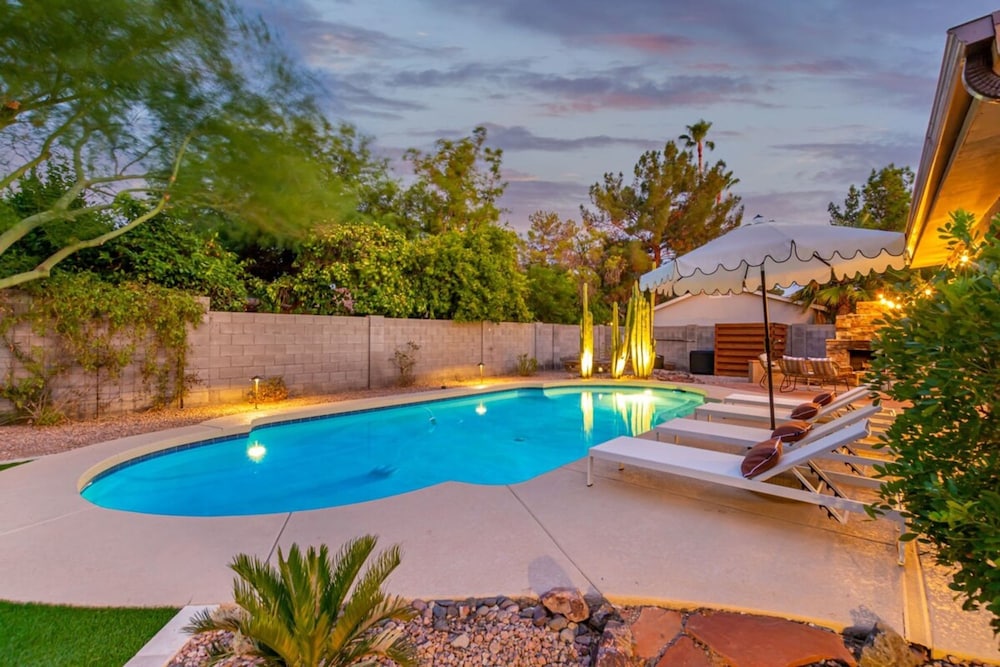 Greenway Oasis Heated Pool Spa Mural Putt Grn