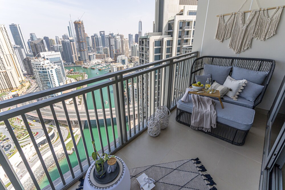 HiGuests - Emaar 5242 Tower