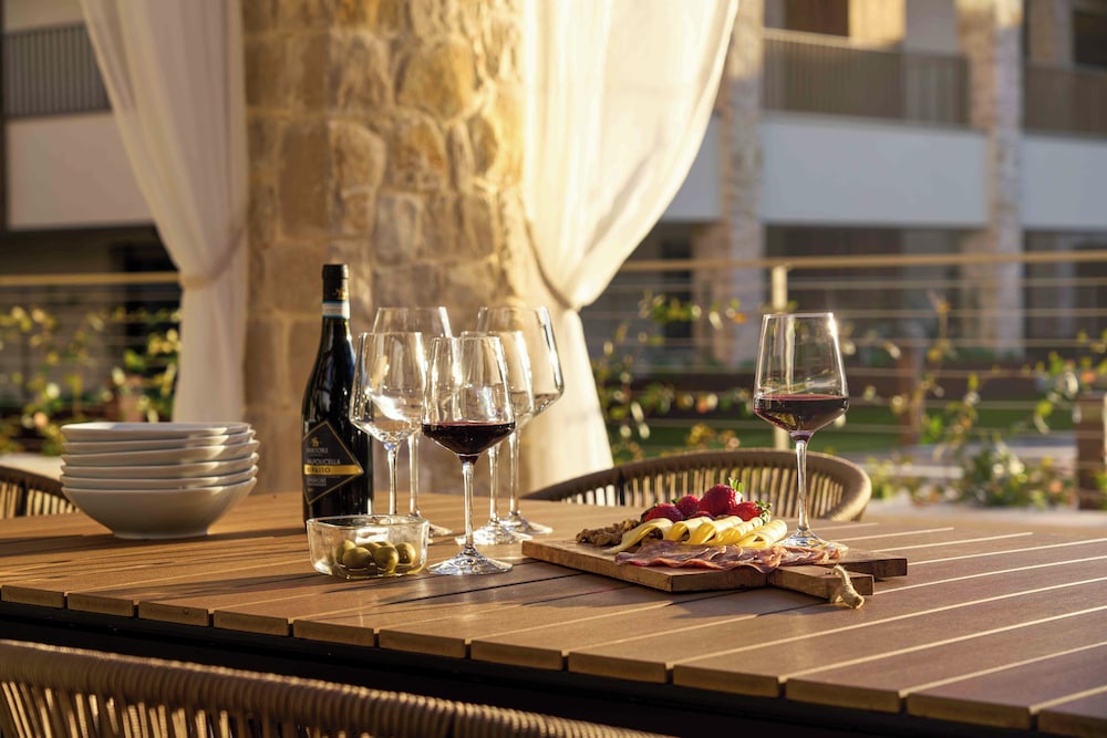 SalvatoreHomes - Pure Luxury in the Centre of Bardolino with Pool & Private Jacuzzi - Casa Olivia - a 5 Star Luxury Collection at Lake Garda