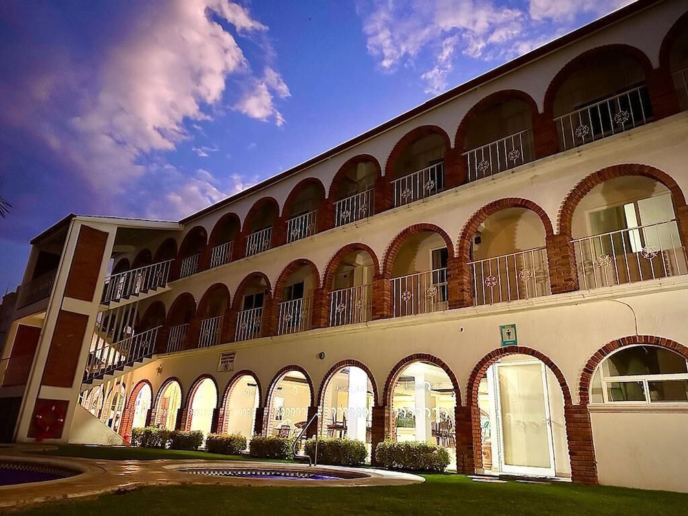 Hotel el Romano Ixtapan de la Sal - Image 1