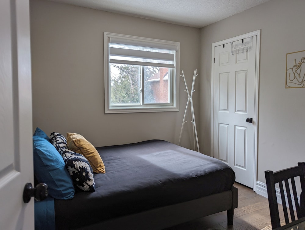 Mississauga Manor - Meadowvale