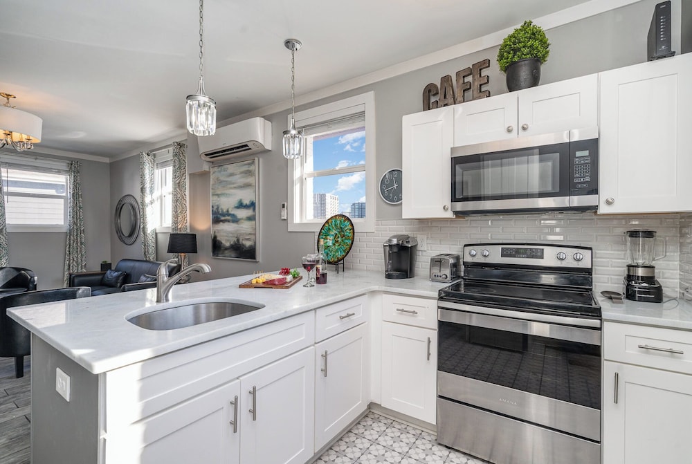 Opulent Pearl - Private Patio - Mins to Broadway