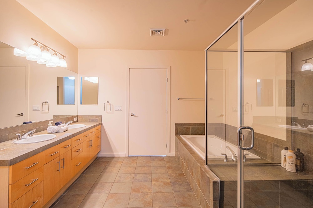 ROVE LIVING/KL - 44 Monroe