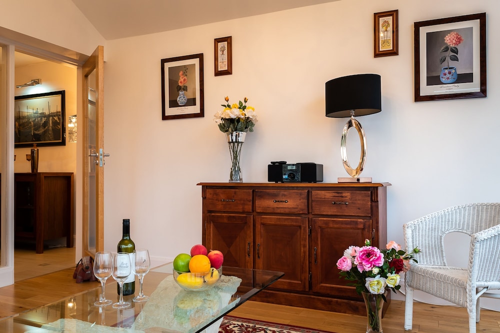 Lovely Home Just a 2 Minute Walk From Sneem Village