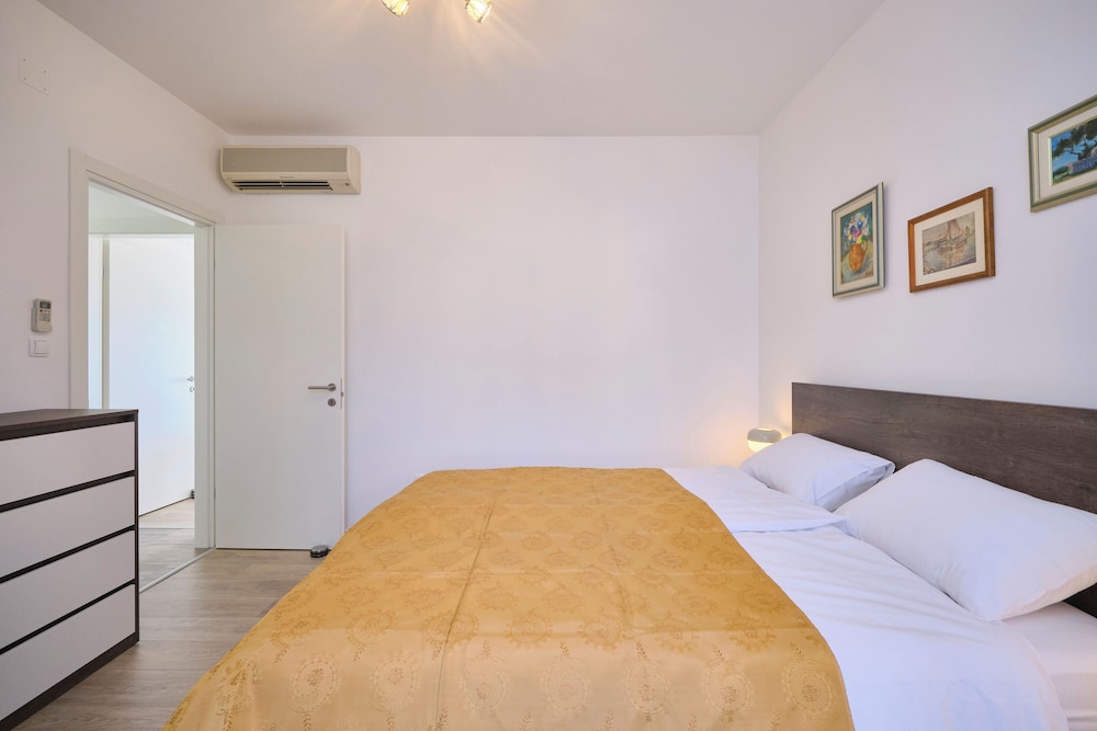 LAV Central Apartment by Litto