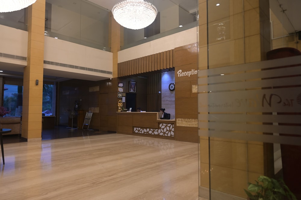 Lobby & Reception