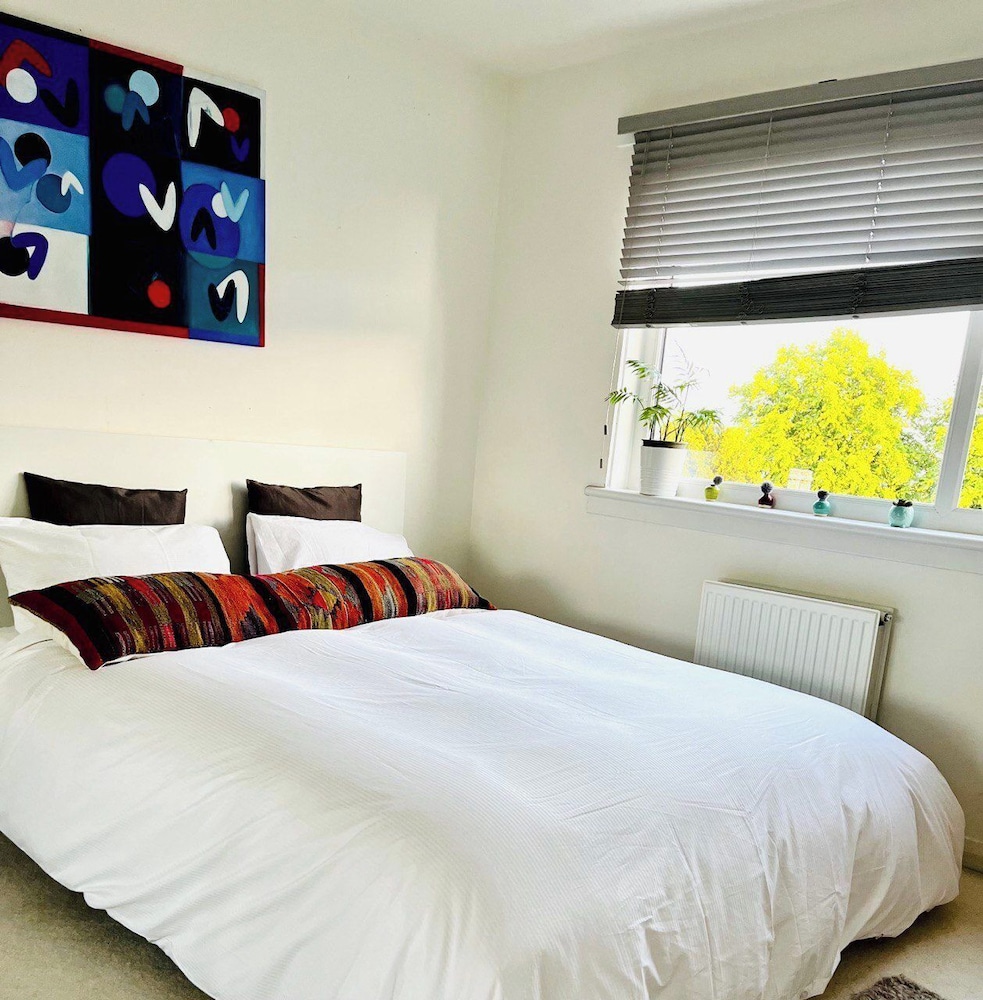 4-bed Seaside Dream House - Sleeps 8 & Parking