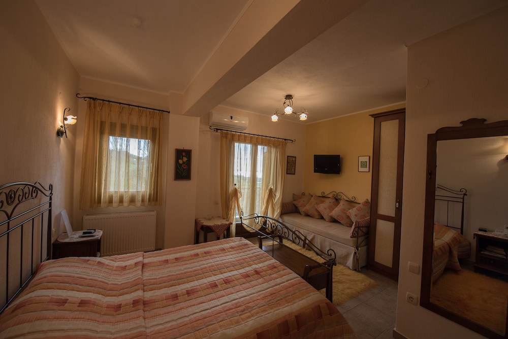Chorostasi Guest House