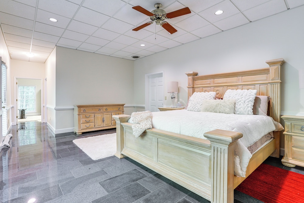 3 Mi to Roswell Riverwalk: Spacious Getaway!