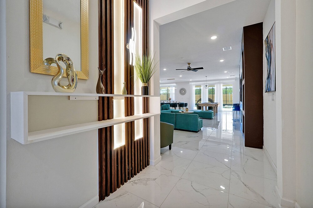 Luxury and Sophisticated 15 BR Ensuite