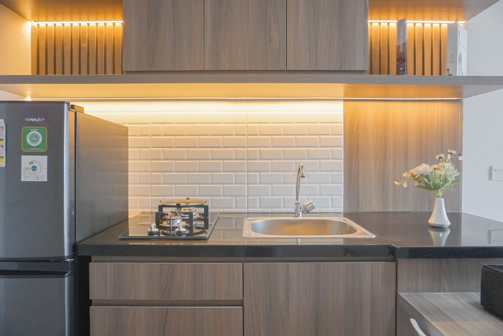 Cozy And Modern Look 1Br Apartment Vasanta Innopark By Travelio