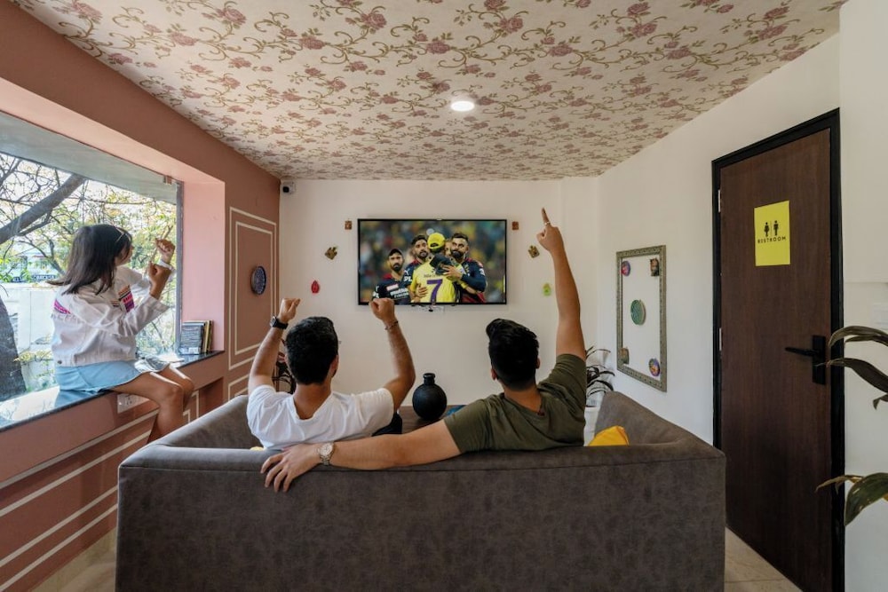 The Hosteller Jaipur, MI Road