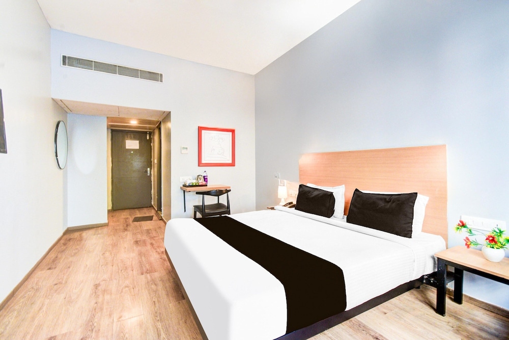 Luxury Stays at Lakdikapul Near Red Hills