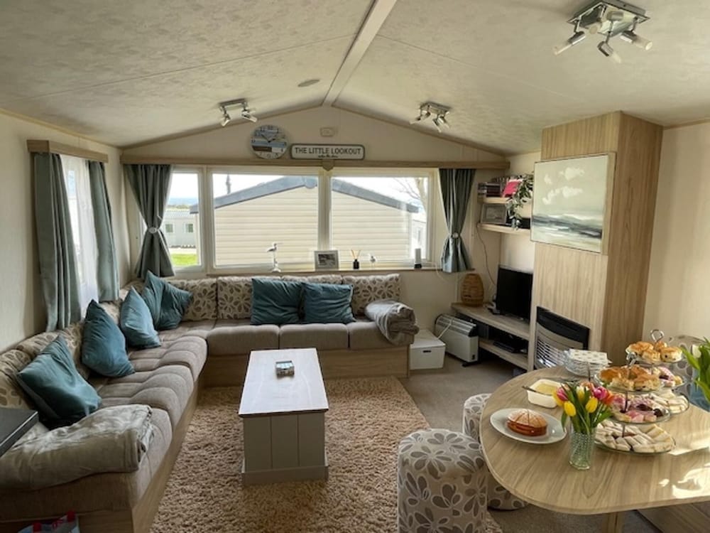 3 Bed-sleeps 8-pet Friendly-parking-sea View