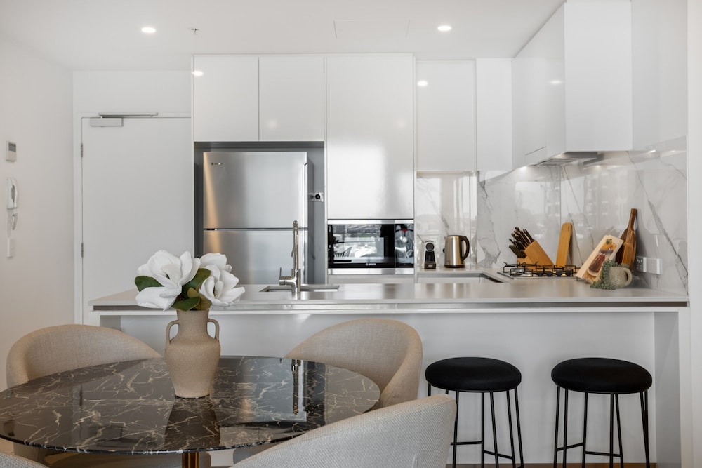 Riverside 2-bed by Brisbane's Landmarks