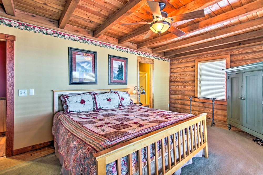 2 Mi to Ober Mtn: Hot Tub & Deck at Cozy Cabin!