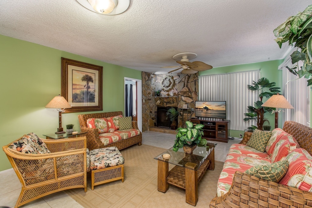 Coconut Breeze Iii 3 Bedroom Home by Redawning - Image 3