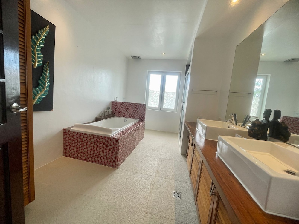 Calypso Beach & Dive Resort