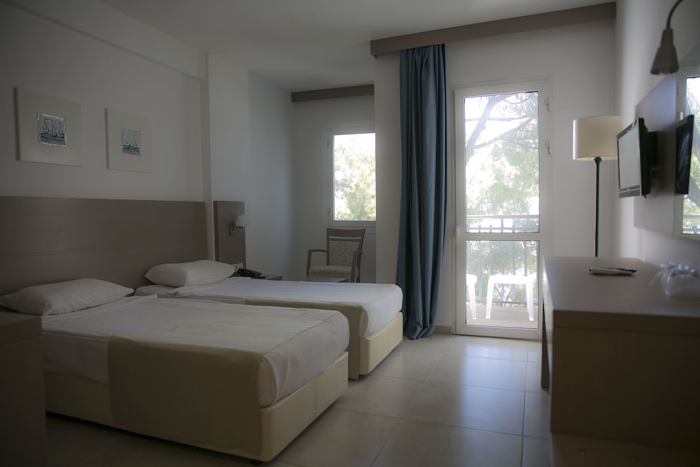 Bodrum Sea Side Beach Club Otel - Image 70