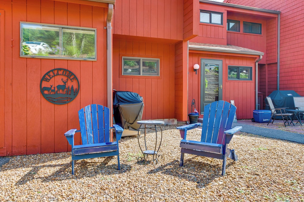 Waterfront Community: Lake Winnipesaukee Retreat!