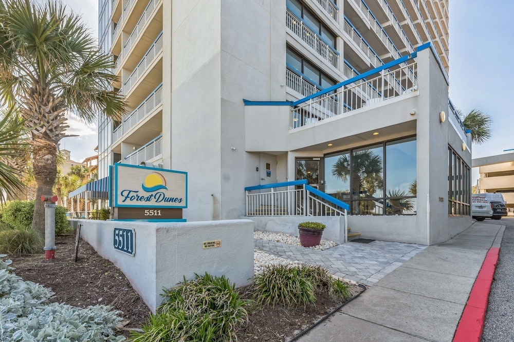 Oceanfront Gem Pool, Balcony, Modern Touch 3 Bedroom Condo
