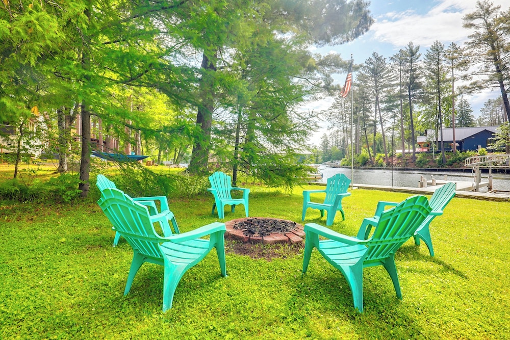 Snowmobile Trail On-site: Cozy Post Lake Retreat