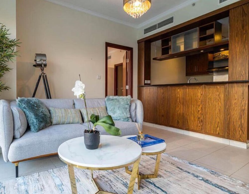 1B-Burj Res T7-302B by bnbme homes