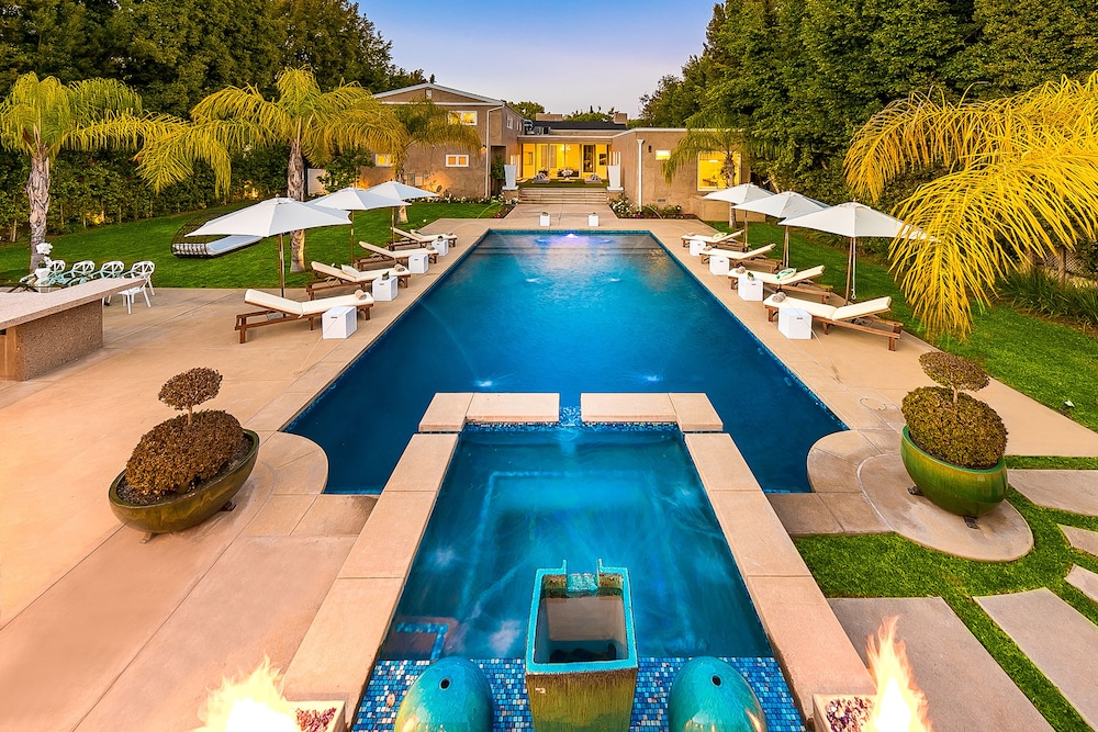 Beverly Hills Luxury Modern Palace - Image 2