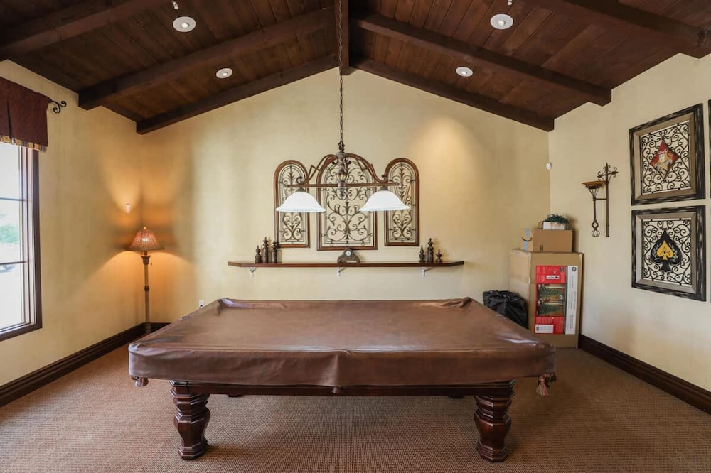 Bright Desert Villa w Pool Tennis