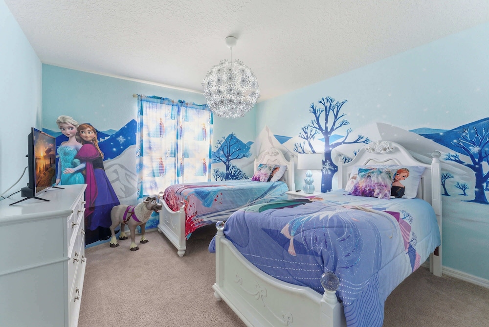 Family 6BR Home, Pool & Game Room