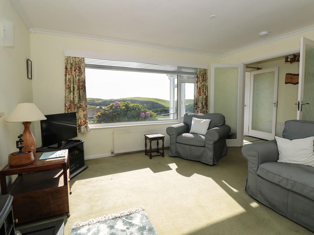 33 Weymouth Park