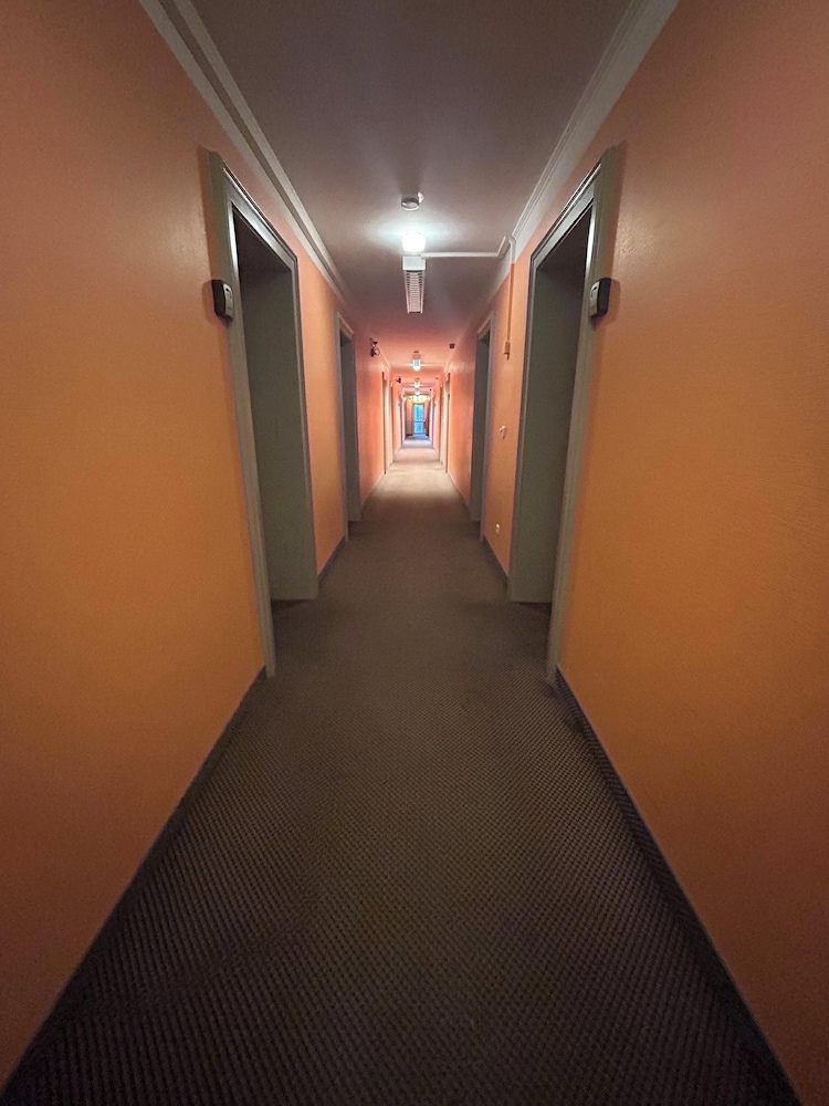 2-Rent Group Hostel Rooms AUB162