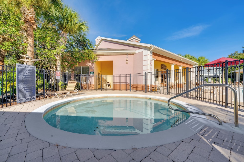 Resort Amenities, Screened Lanai: Kissimmee Escape