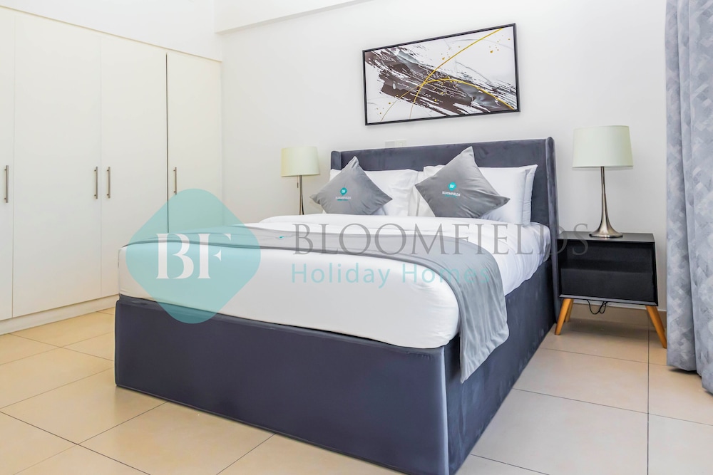Bloomfields Elegant 2BR In Wave Tower