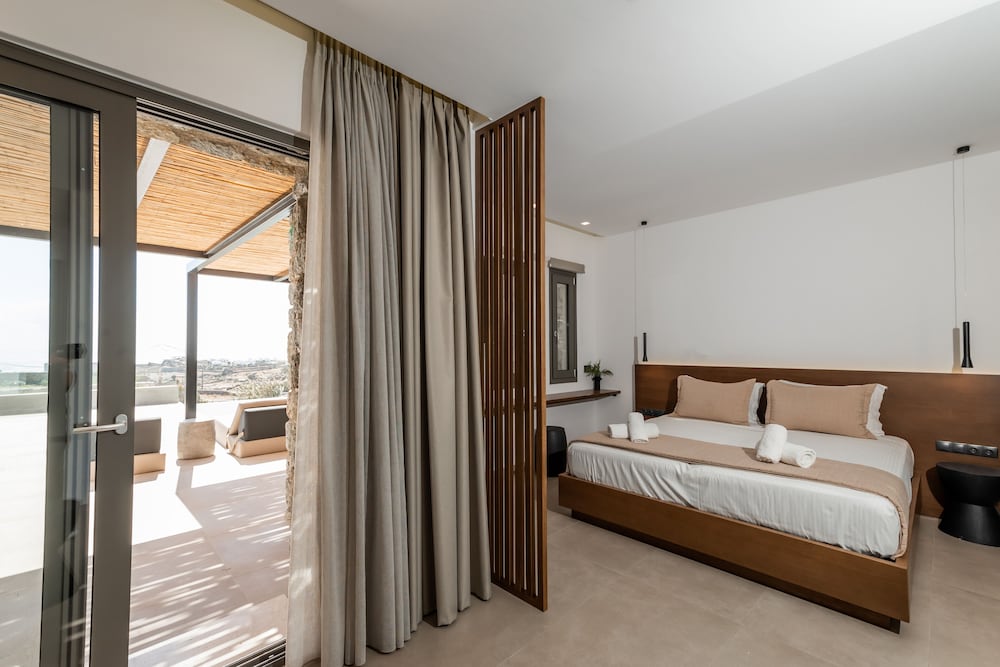 Evi Suites & Villas
