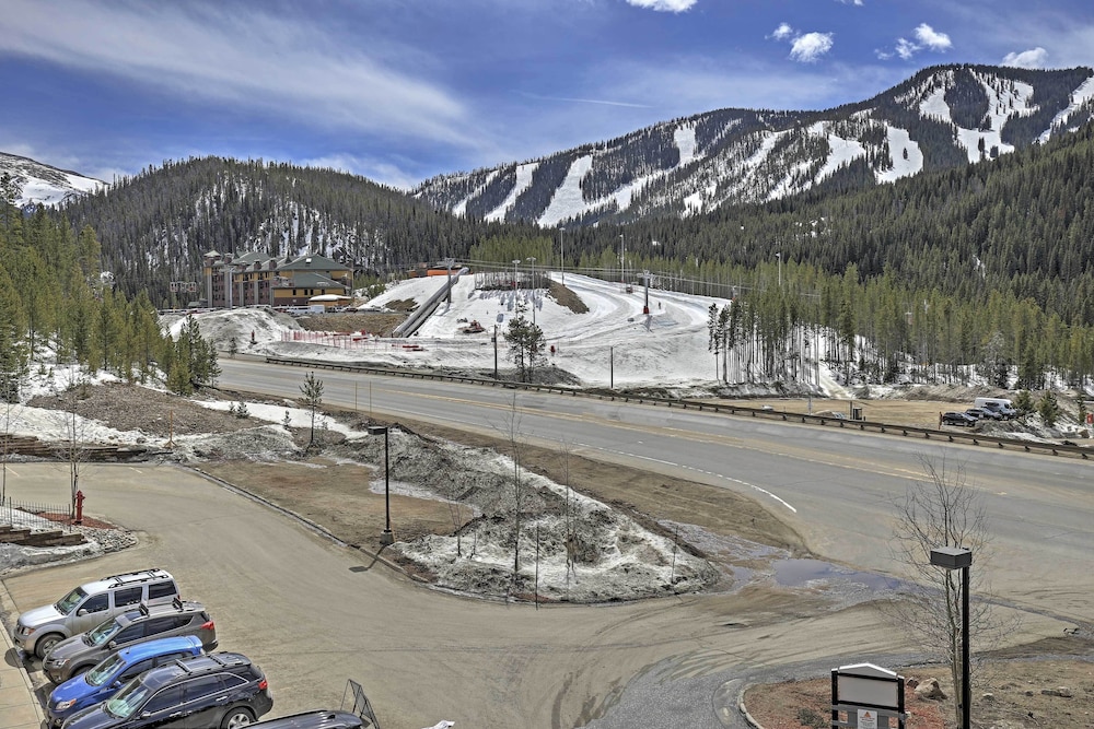 Walk to Winter Park Resort: Condo w/ Hot Tub!