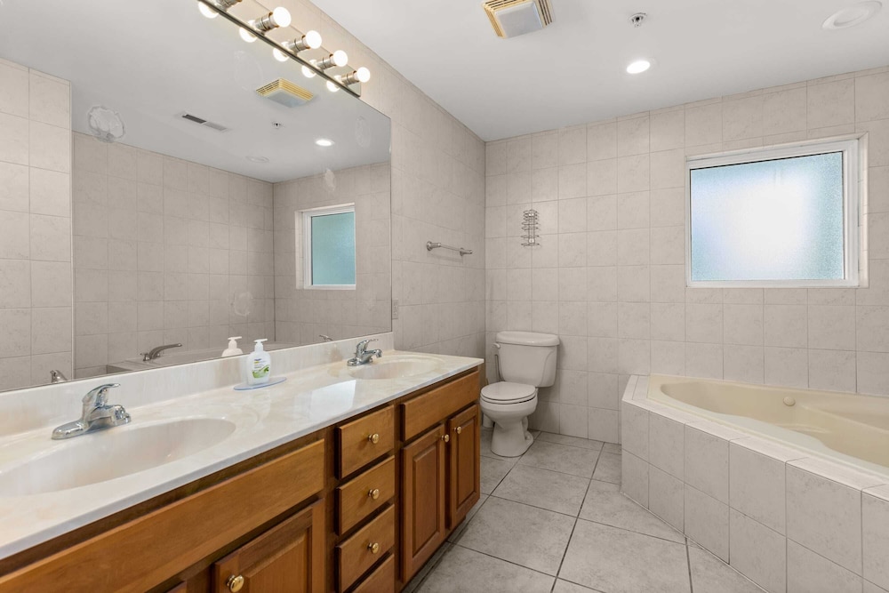 OCHG Ocean 1 Suites