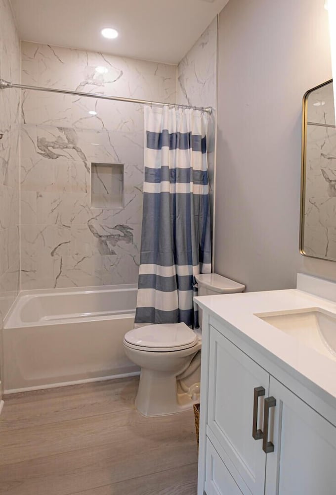 Experience Modern Coastal Living in This Beautifully Designed 4-bed, 4-bath Home