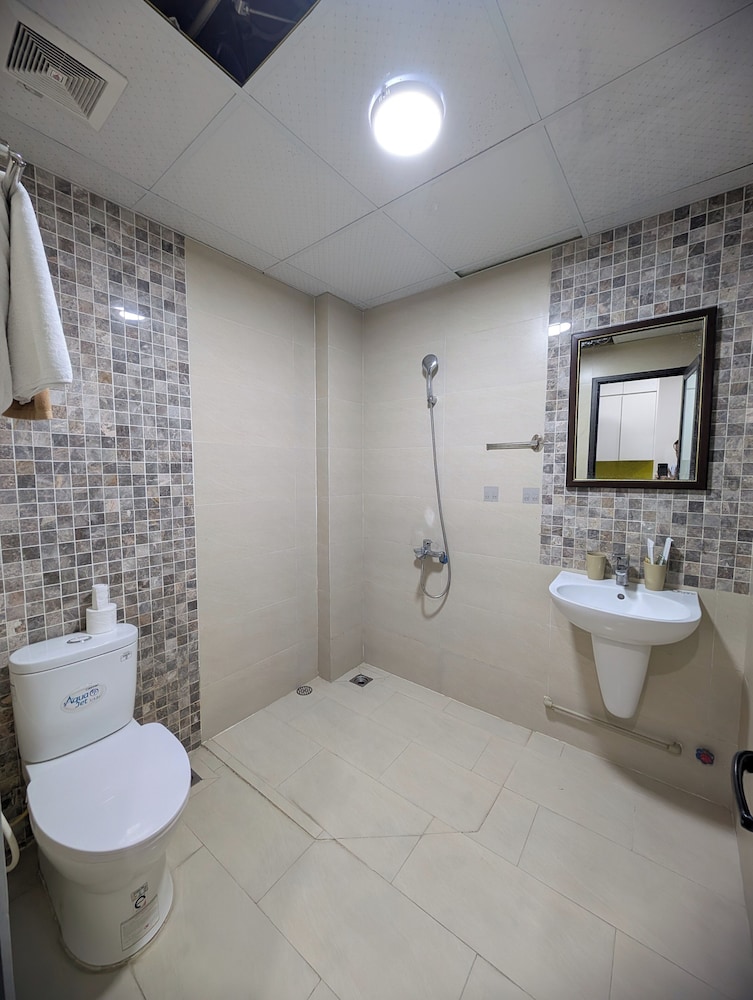 Era Apartment Lac Long Quan
