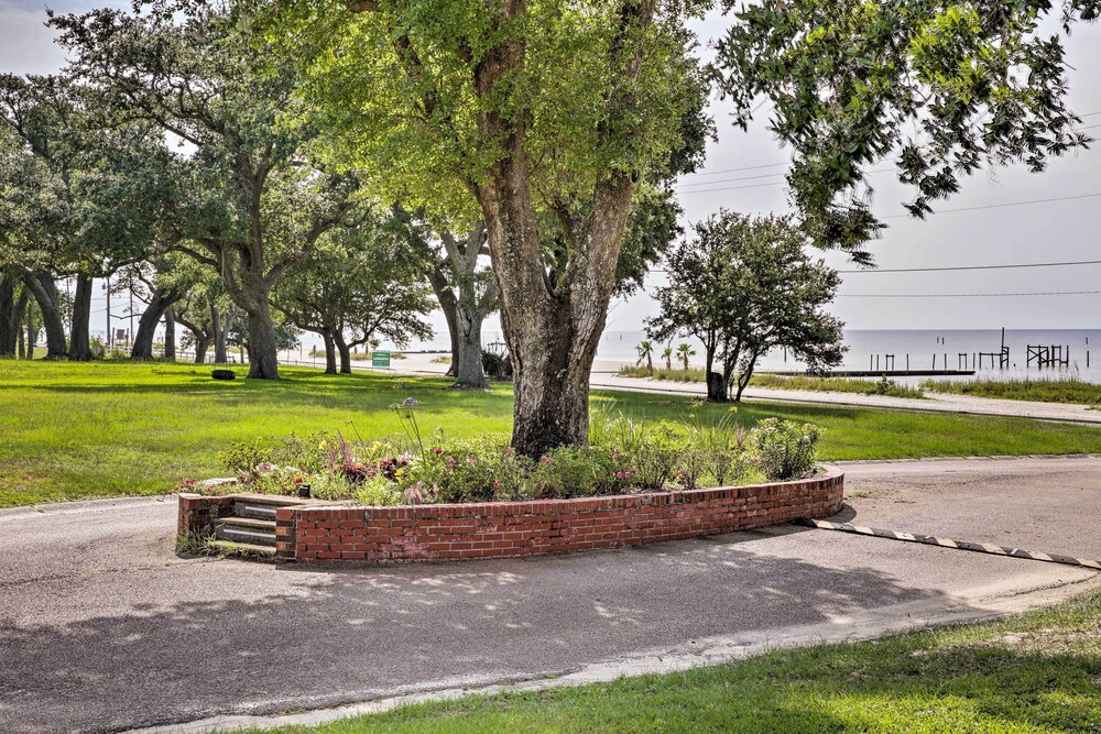 'the Palm' Bay St. Louis Home - Walk to Beach! view 4