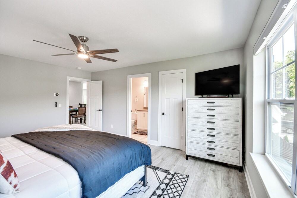 Luxe Black Mountain Manor on 15 Acres!