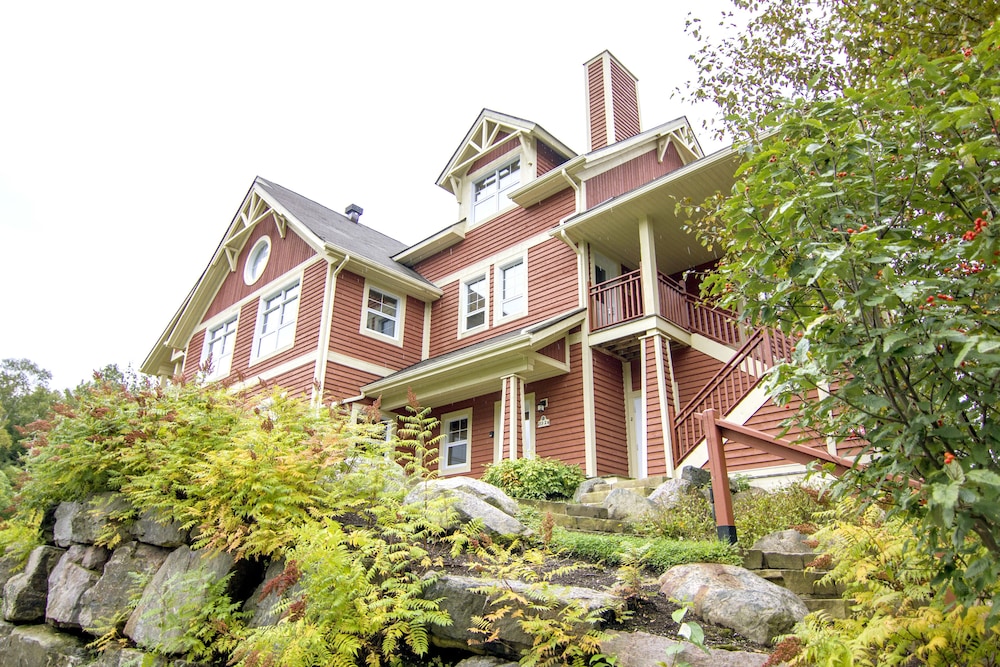 Tremblant les Eaux by Location ADP Tremblant