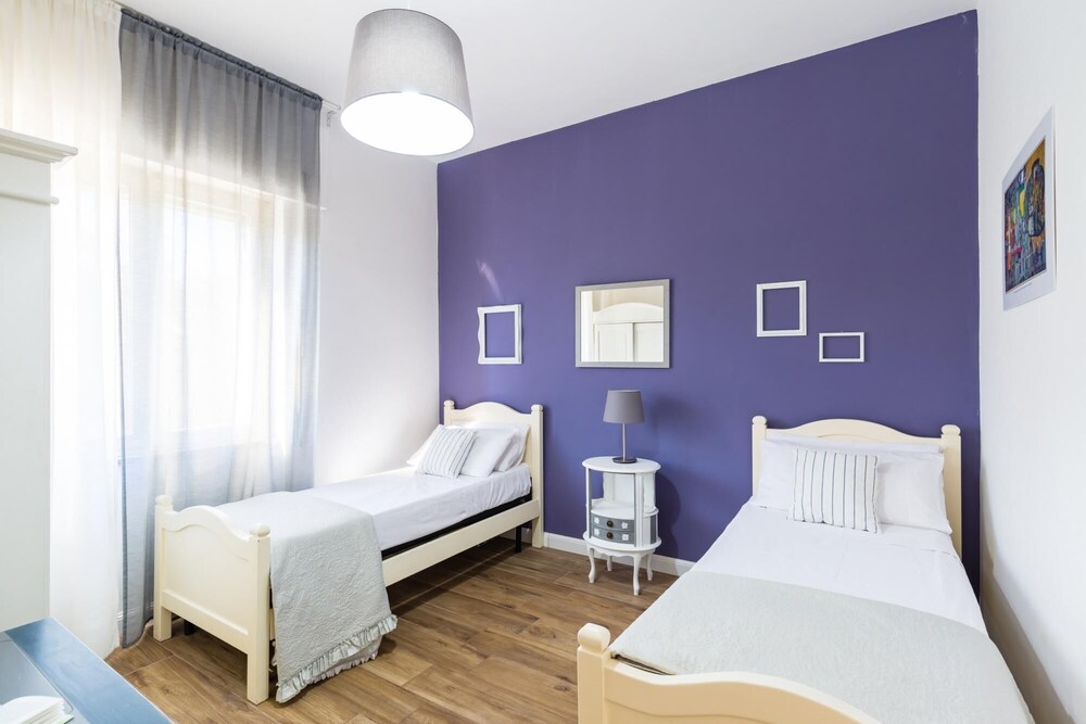 Bright Apartment With Private Parking Space