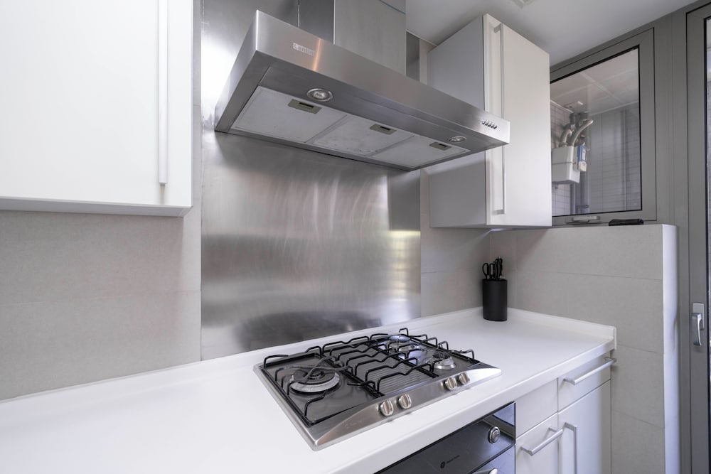 Tyms Stylish 3BR 2BA Apt Xujiahui Metro